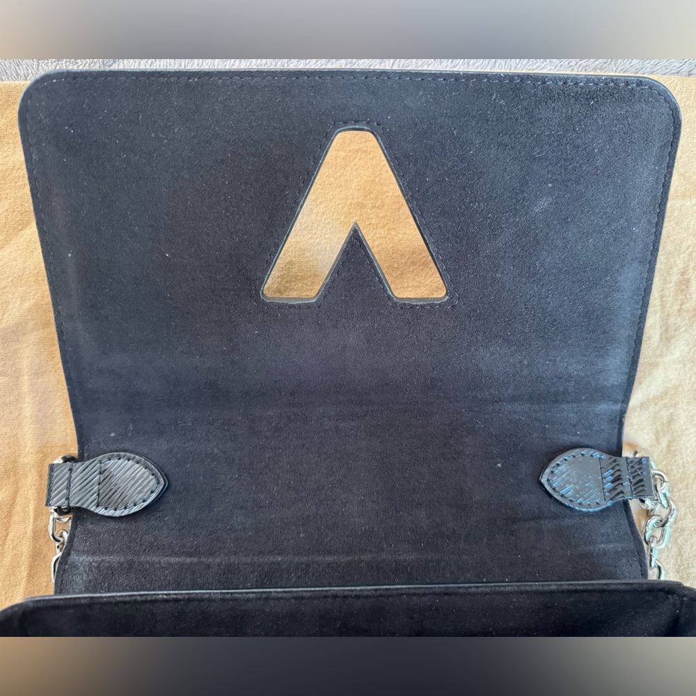 š„Louis Vuitton Limited Edition Twist Electric Epi MM Bagš„ - Picture 11 of 16